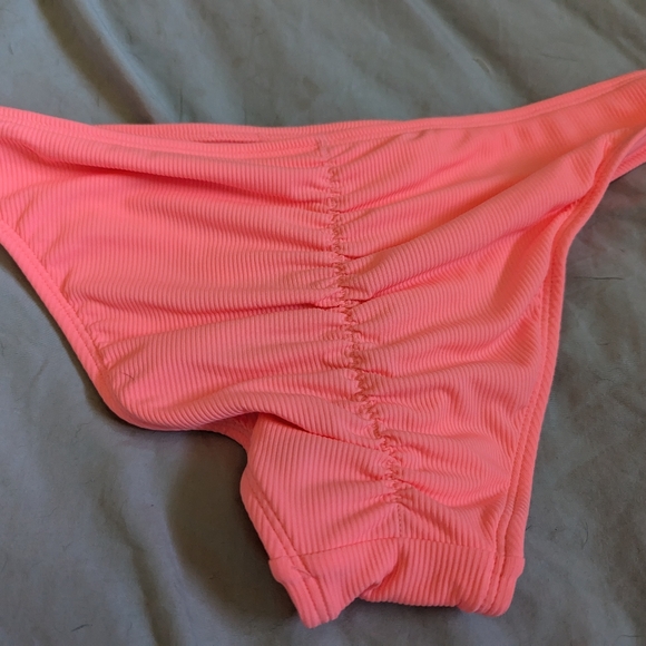 Pink bikini - Picture 5 of 8